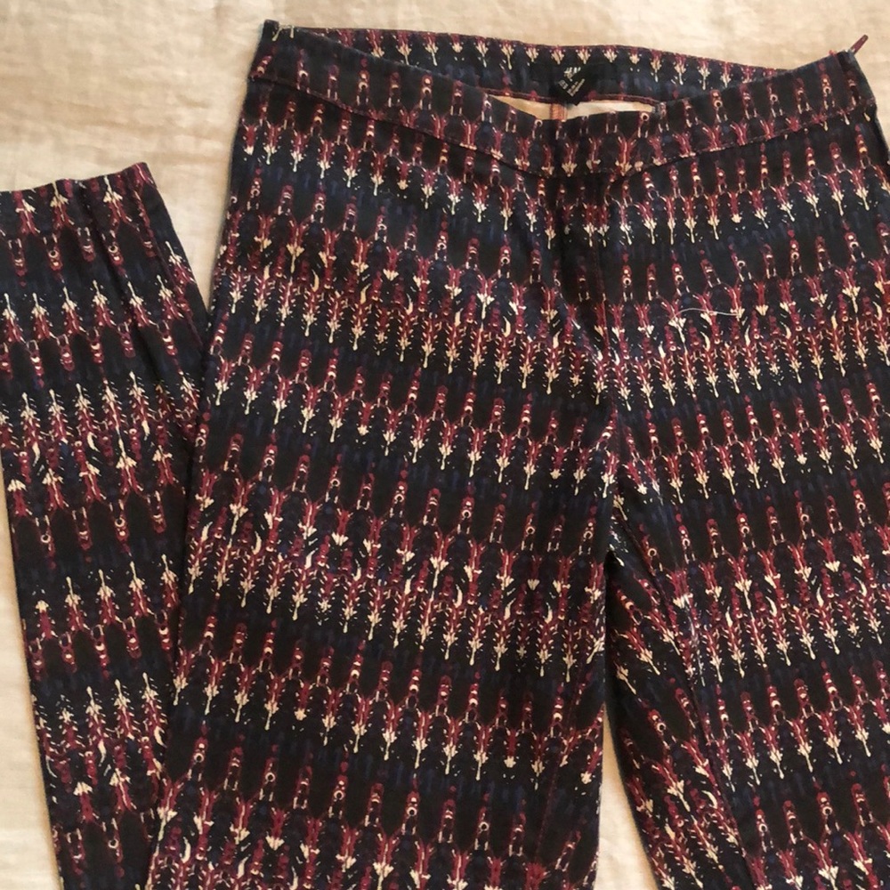 Form flattering tribal print skinny pants